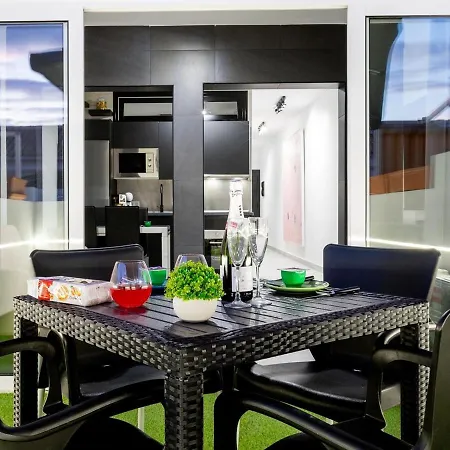 8b Albatros Playa Paraiso, Elegant And Modern Daire
